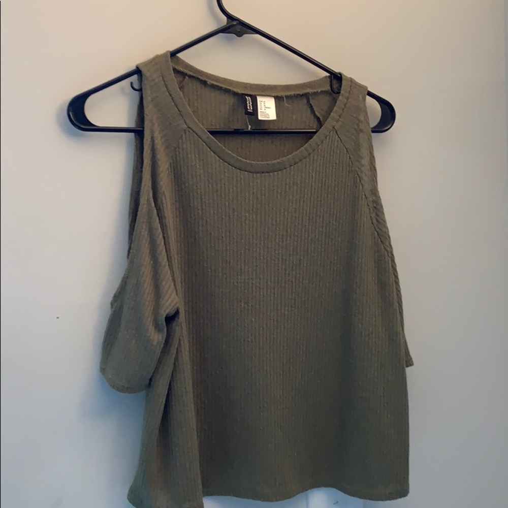 Shirt with cut out shoulders